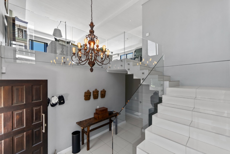 To Let 4 Bedroom Property for Rent in Fresnaye Western Cape